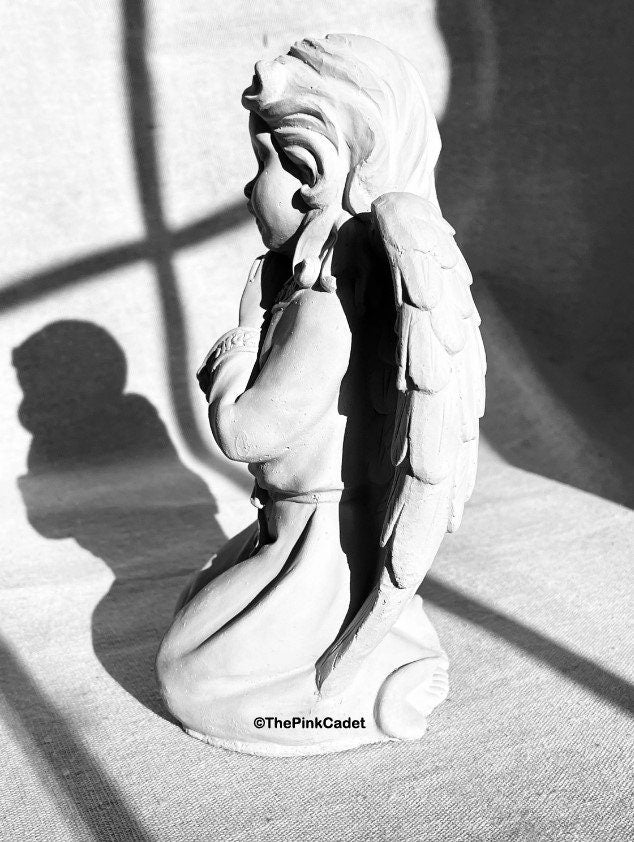 Elegant handmade concrete angel statue in a peaceful praying pose, designed to bring serenity to gardens, memorials, and outdoor spaces. Expertly crafted for durability and weather-resistance, this timeless piece adds a divine touch to any setting. Perfect for spiritual gifts, tributes, or enhancing your home decor.